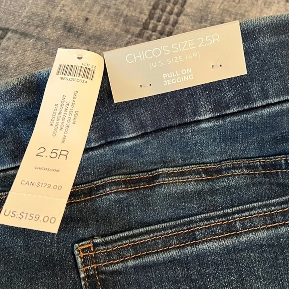 Chico's Dark Blue Floral Embroidered Pull On Jeans - Picture 3 of 6